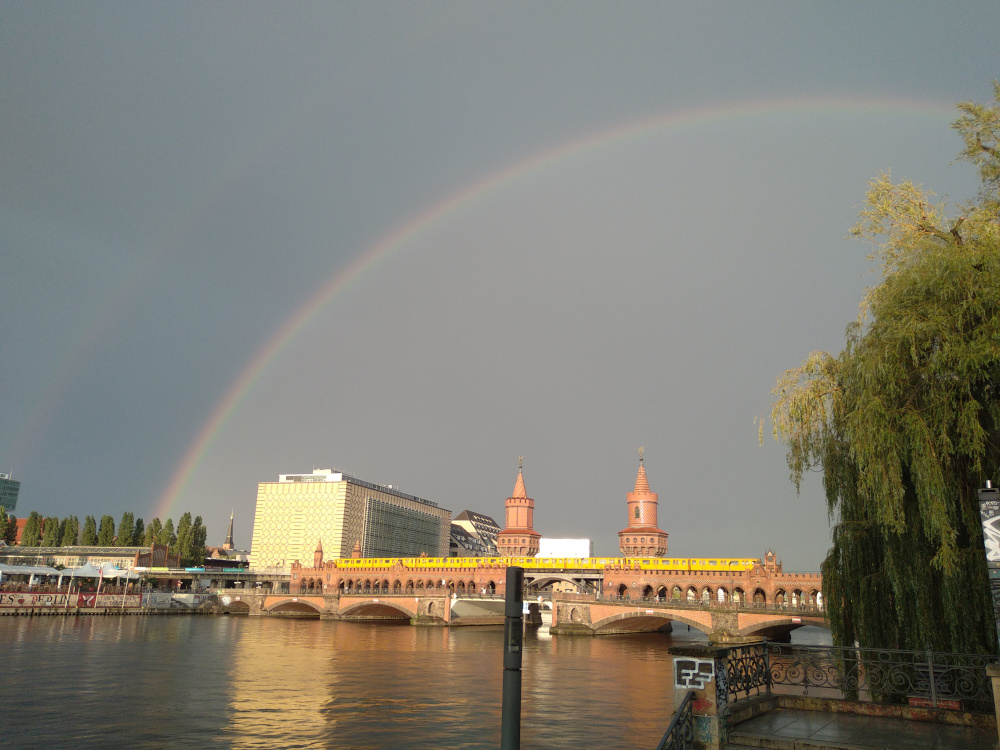 Regenbogen über der Oberbaumbrücke